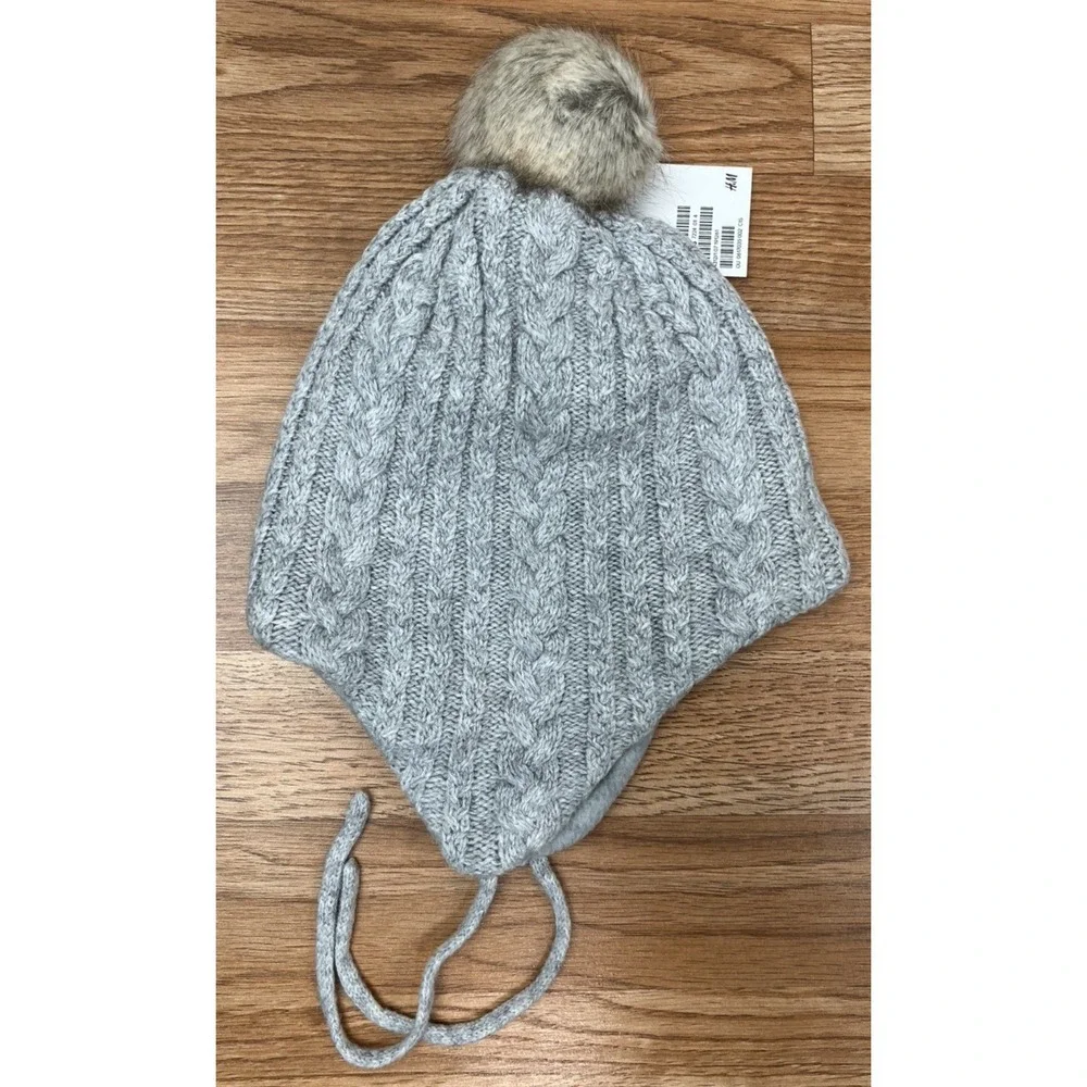 H&M Little Girls Winter Beanie Hat with Pom Pom Grey Size 4-8 Years NEW